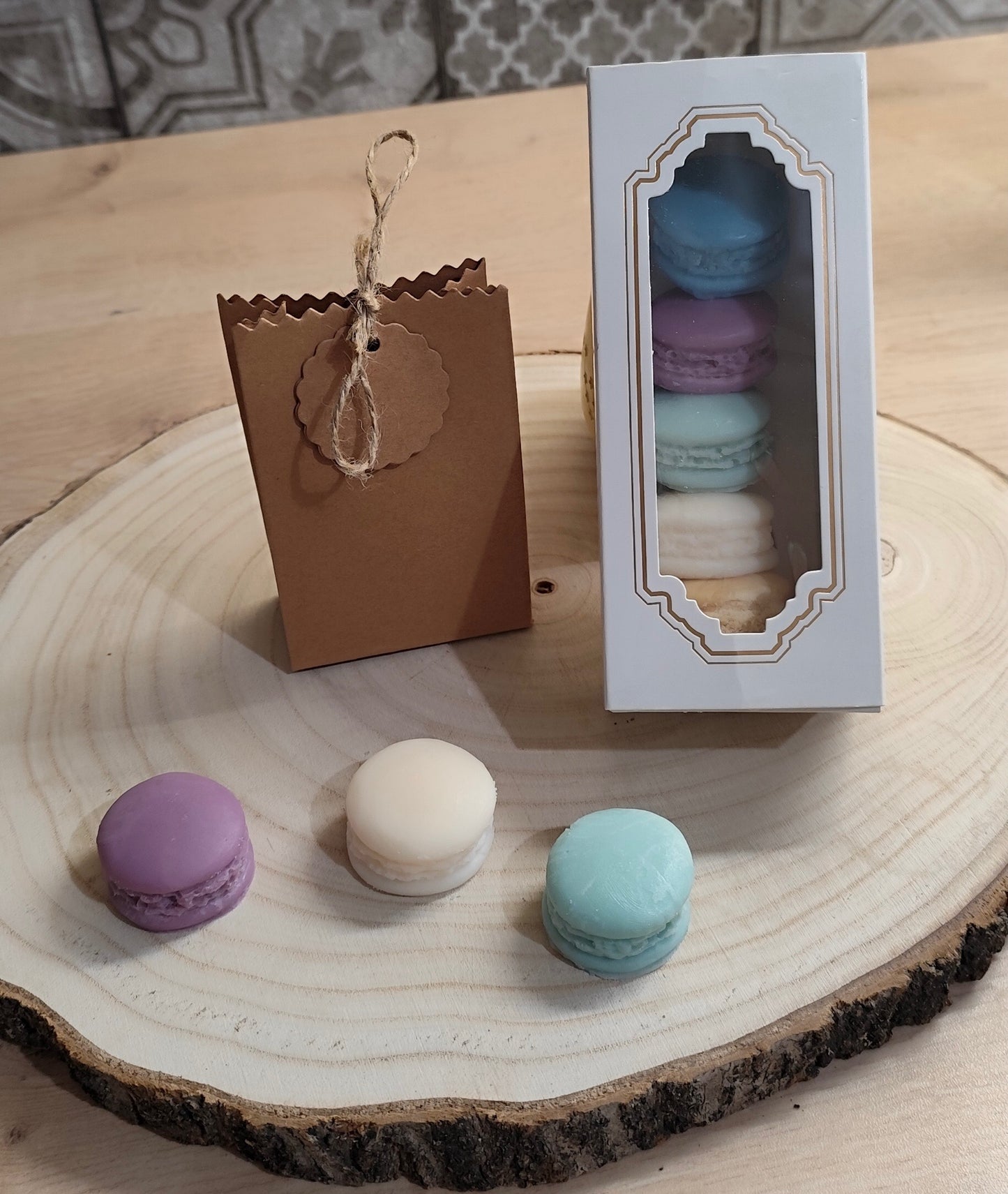 Fondants parfumés macarons boite de 5 fondants ( 75 gr environ )